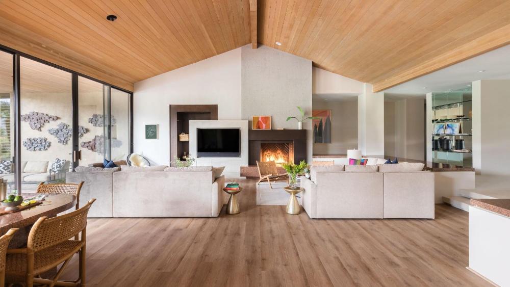 Moonshine by AvantStay Modern Stylish Estate w Bar Fire Pit Hot Tub 5 bd